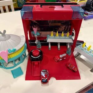 Disney Cars On-the-Go Flo's
Cafe Playset